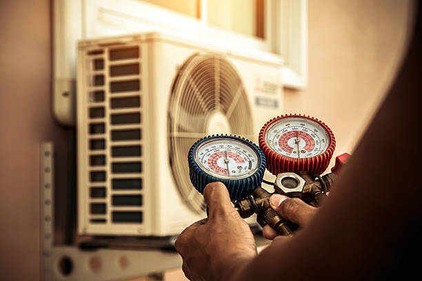 Professional Ac Installation technician working in Bourbonnais, IL